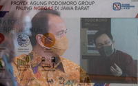 <p>Marketing Director Agung Podomoro Group Agung Wirajaya (tengah) mendengarkan pemaparan Direktur Eksekutif Indonesia Property Watch, Ali Tranghanda (kanan) pada acara Webinar Virtual &#8220;Proyek Agung Podomoro Group Paling NGEGAS Di Jawa Barat&#8221; di Jakarta, Kamis, 5 November 2020. Foto: Ismail Pohan/TrenAsia</p>
