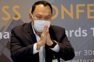 <p>Direktur Utama Bank Bukopin Rivan A. Purwantono saat hadir dalam Konferensi Pers Virtual dengan Tema “Transformasi Menuju Bukopin Baru” di Jakarta, Senin, 30 November 2020. Foto: Ismail Pohan/TrenAsia</p>