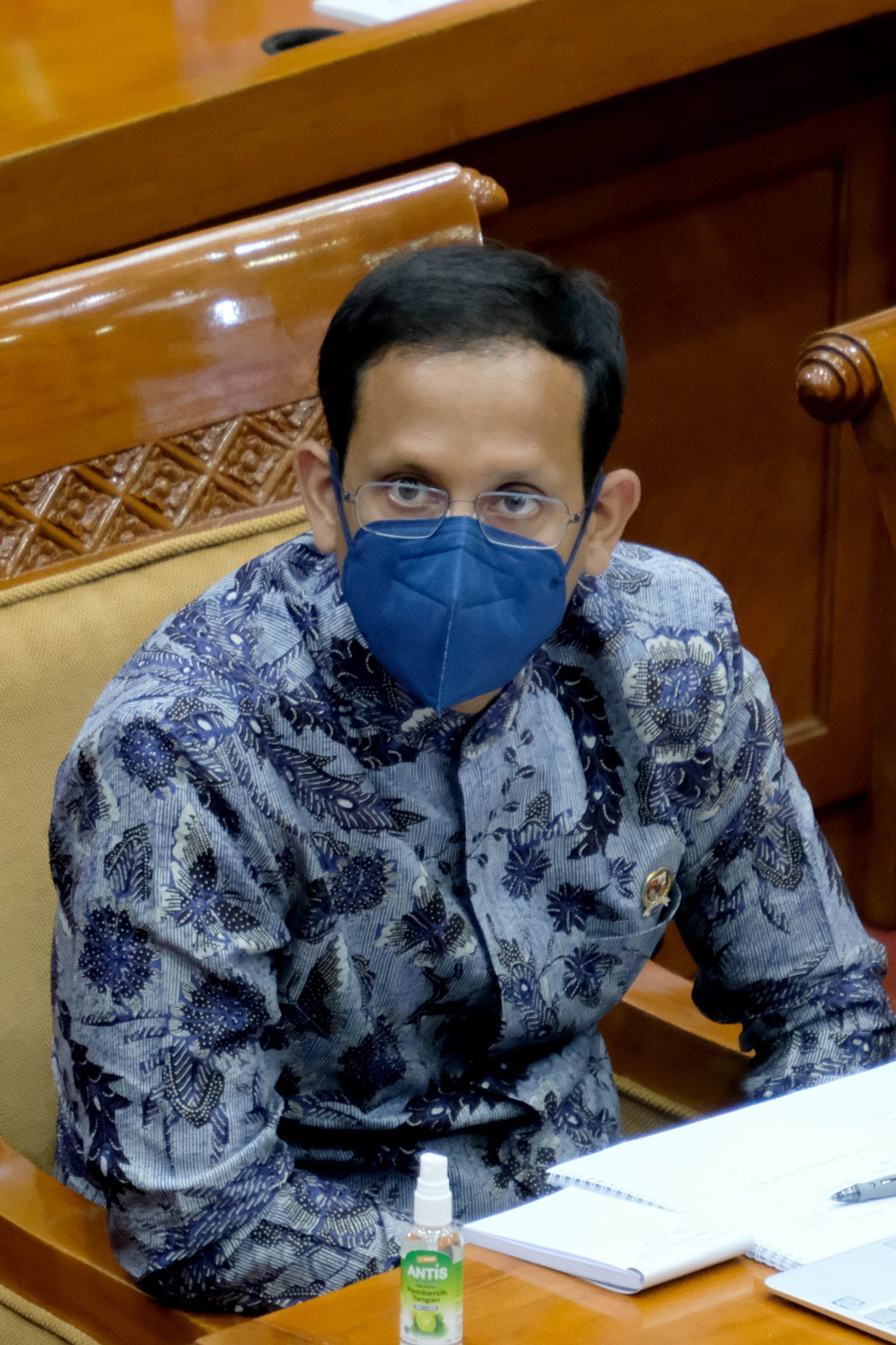 <p>Menteri Pendidikan dan Kebudayaan, Nadiem Makarim saat mengikuti rapat kerja dengan Komisi X DPR di Komplek Parlemen Senayan, Jakarta, Senin, 16 November 2020. Foto: Ismail Pohan/TrenAsia</p>
