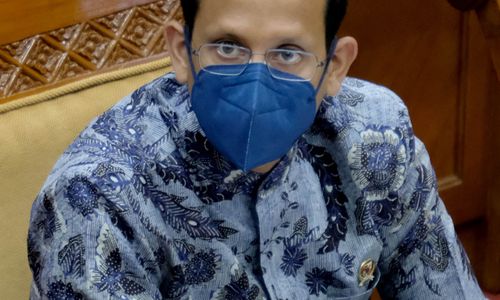 <p>Menteri Pendidikan dan Kebudayaan, Nadiem Makarim saat mengikuti rapat kerja dengan Komisi X DPR di Komplek Parlemen Senayan, Jakarta, Senin, 16 November 2020. Foto: Ismail Pohan/TrenAsia</p>
