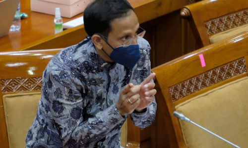 <p>Menteri Pendidikan dan Kebudayaan, Nadiem Makarim saat mengikuti rapat kerja dengan Komisi X DPR di Komplek Parlemen Senayan, Jakarta, Senin, 16 November 2020. Foto: Ismail Pohan/TrenAsia</p>
