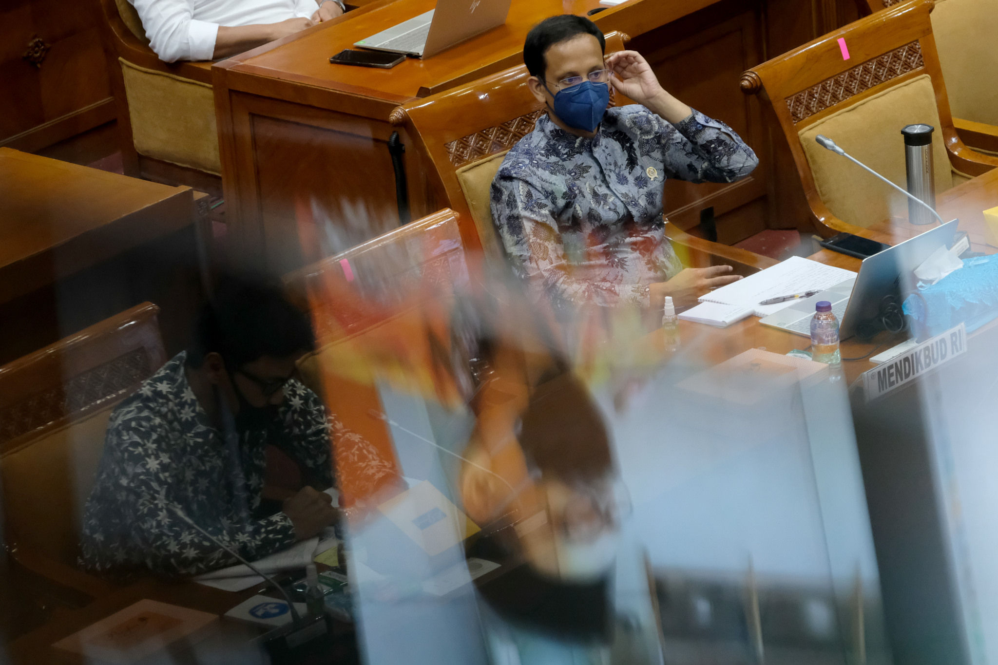 <p>Menteri Pendidikan dan Kebudayaan, Nadiem Makarim saat mengikuti rapat kerja dengan Komisi X DPR di Komplek Parlemen Senayan, Jakarta, Senin, 16 November 2020. Foto: Ismail Pohan/TrenAsia</p>
