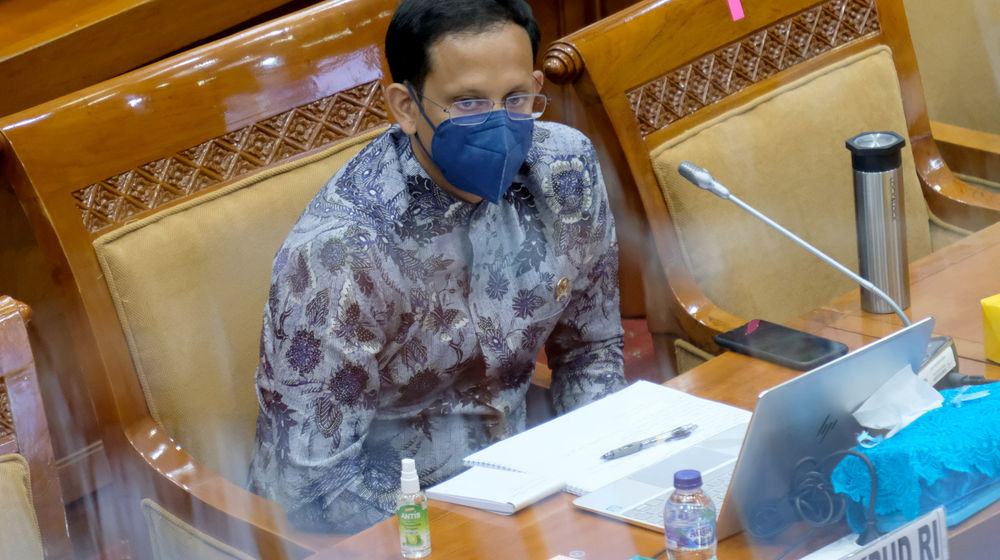 <p>Menteri Pendidikan dan Kebudayaan, Nadiem Makarim saat mengikuti rapat kerja dengan Komisi X DPR di Komplek Parlemen Senayan, Jakarta, Senin, 16 November 2020. Foto: Ismail Pohan/TrenAsia</p>
