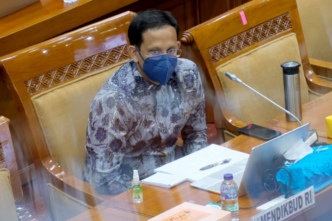 <p>Menteri Pendidikan dan Kebudayaan, Nadiem Makarim saat mengikuti rapat kerja dengan Komisi X DPR di Komplek Parlemen Senayan, Jakarta, Senin, 16 November 2020. Foto: Ismail Pohan/TrenAsia</p>
