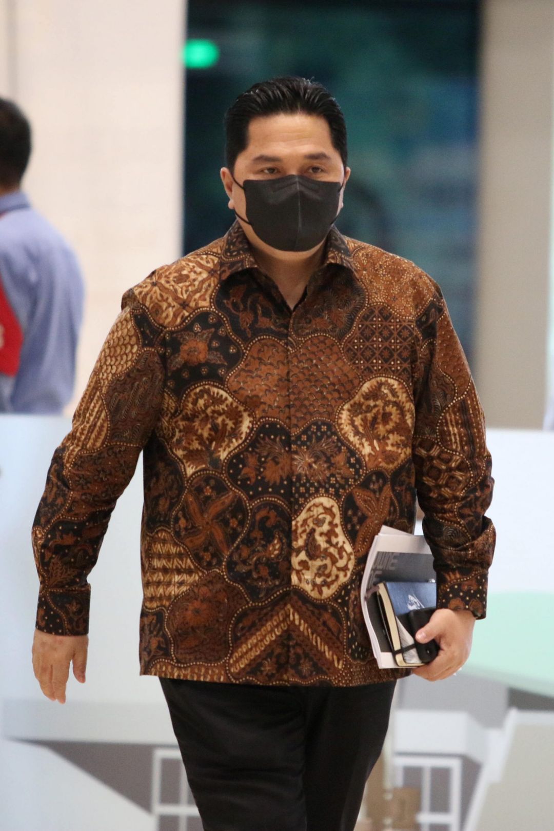 <p>Menteri Badan Usaha Milik Negara (BUMN) Erick Thohir saat akan mengikuti rapat kerja dengan Komisi XI DPR di Kompleks Parlemen, Senayan, Jakarta, Senin, 30 November 2020. Foto: Ismail Pohan/TrenAsia</p>
