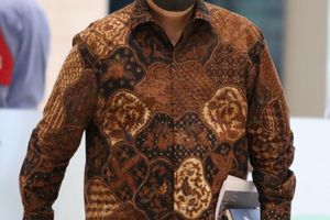 <p>Menteri Badan Usaha Milik Negara (BUMN) Erick Thohir saat akan mengikuti rapat kerja dengan Komisi XI DPR di Kompleks Parlemen, Senayan, Jakarta, Senin, 30 November 2020. Foto: Ismail Pohan/TrenAsia</p>
