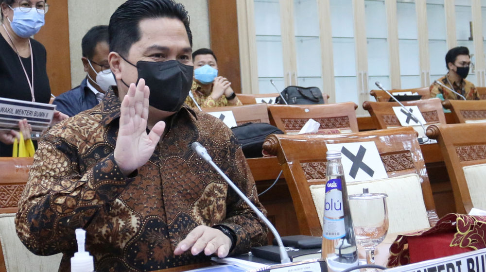 <p>Menteri Badan Usaha Milik Negara (BUMN) Erick Thohir saat akan mengikuti rapat kerja dengan Komisi XI DPR di Kompleks Parlemen, Senayan, Jakarta, Senin, 30 November 2020. Foto: Ismail Pohan/TrenAsia</p>

