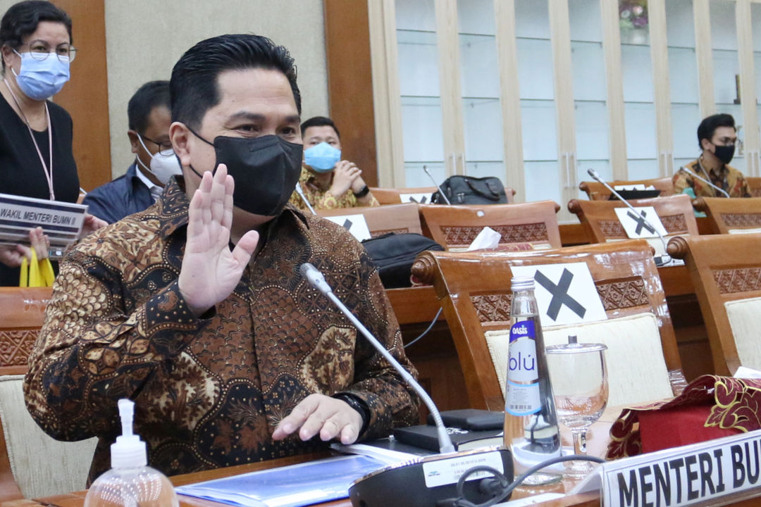 <p>Menteri Badan Usaha Milik Negara (BUMN) Erick Thohir saat akan mengikuti rapat kerja dengan Komisi XI DPR di Kompleks Parlemen, Senayan, Jakarta, Senin, 30 November 2020. Foto: Ismail Pohan/TrenAsia</p>
