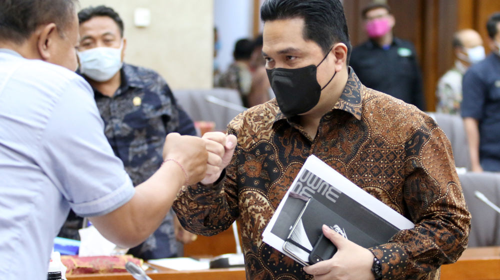 <p>Menteri Badan Usaha Milik Negara (BUMN) Erick Thohir saat akan mengikuti rapat kerja dengan Komisi XI DPR di Kompleks Parlemen, Senayan, Jakarta, Senin, 30 November 2020. Foto: Ismail Pohan/TrenAsia</p>
