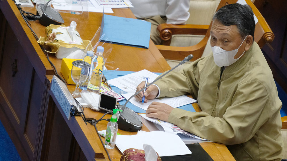 <p>Menteri Energi dan Sumber Daya Mineral, Arifin Tasrif mengikuti rapat kerja dengan komisi VII DPR di komplek Parlemen, Senayan, Jakarta, Senin, 23 November 2020. Foto: Ismail Pohan/TrenAsia</p>
