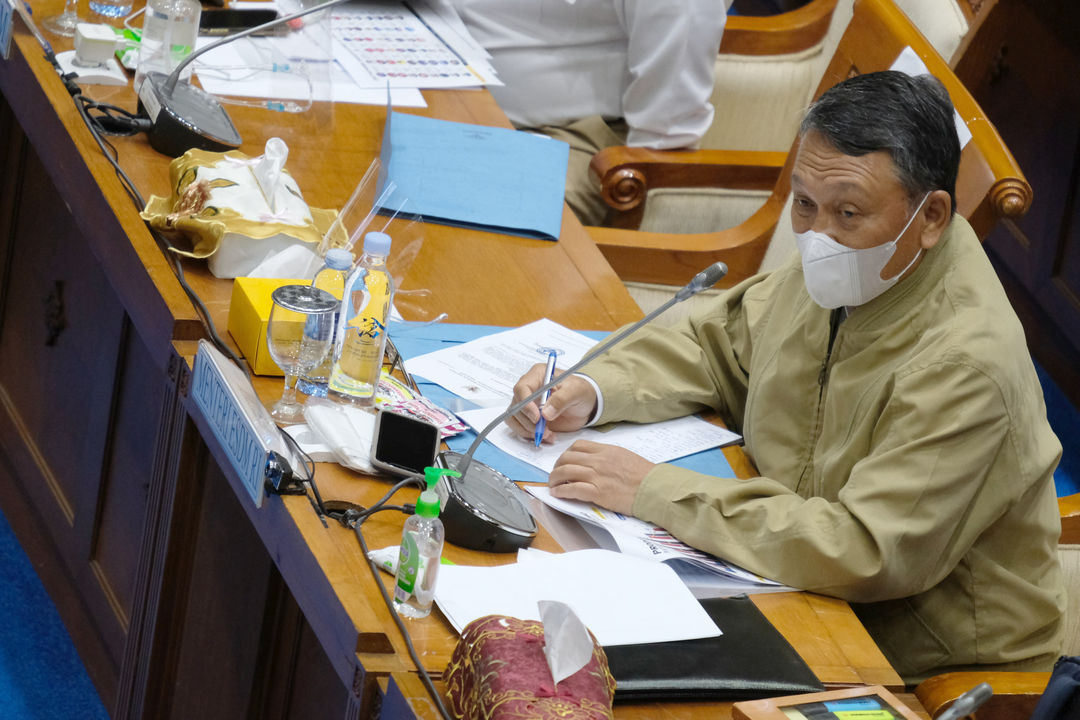 <p>Menteri Energi dan Sumber Daya Mineral, Arifin Tasrif mengikuti rapat kerja dengan komisi VII DPR di komplek Parlemen, Senayan, Jakarta, Senin, 23 November 2020. Foto: Ismail Pohan/TrenAsia</p>
