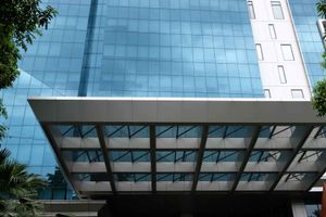 <p>Gedung Waskita Rajawali Tower dikawasan MT Haryono, Jakarta Selatan. Foto: Ismail Pohan/TrenAsia</p>