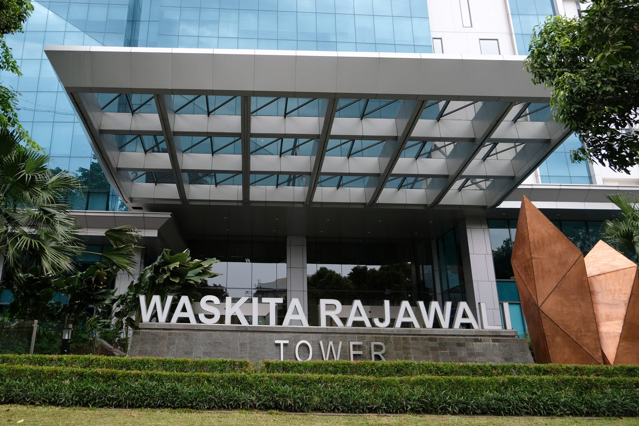 <p>Gedung Waskita Rajawali Tower dikawasan MT Haryono, Jakarta Selatan. Foto: Ismail Pohan/TrenAsia</p>
