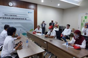 <p>Koalisi Masyarakat Peduli Kesehatan (KOMPAK) layangkan surat somasi I kepada Menteri Kesehatan, Terawan Agus Putranto di Kementerian Kesehatan, Jakarta, Kamis, 12 November 2020/ Sumber: Komnas Pengendalian Tembakau</p>
