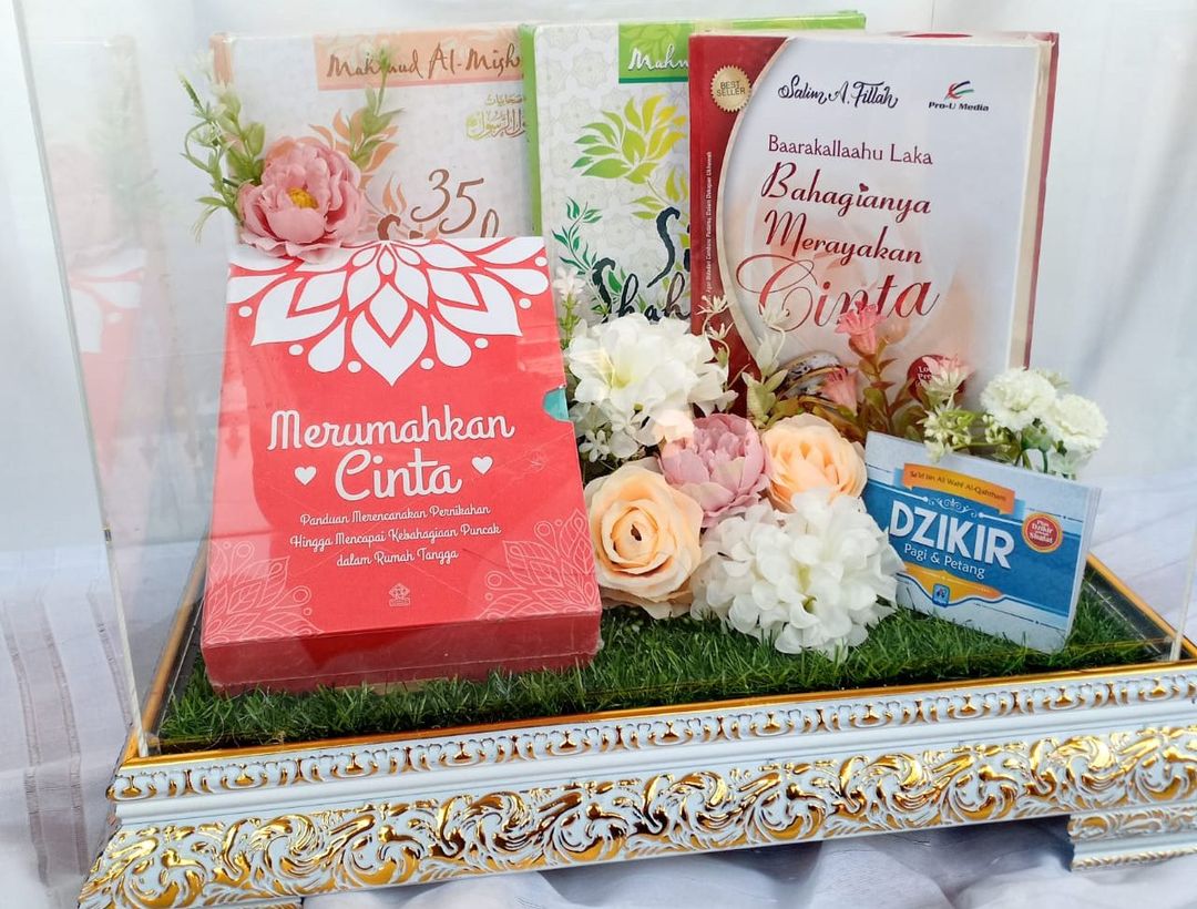 <p>Contoh buket hasil desain Rahmi Andriani, pemilik Bouquet Hantaran / Instagram @bouquet.hantaran</p>
