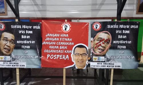 <p>Spanduk Tuntutan Kepada Staf Khusus Menteri BUMN, Arya Sinulingga / Dok. Pospera</p>

