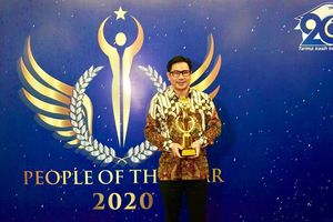 <p>Presiden Direktur Alfamart, Anggara Hans Prawira,meraih penghargaan Best CEO of the Year 2020 dalam acara People of the Year 2020. Dok: Alfamart. </p>
