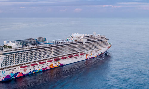<p>World Dream Cruise. Dok: https://www.dreamcruiseline.com</p>
