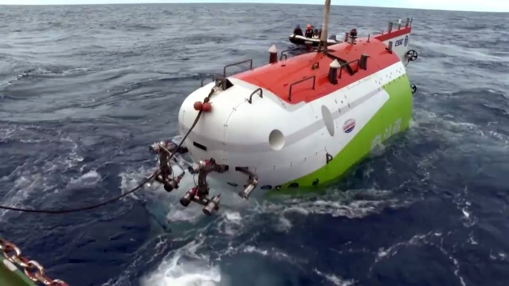 Fendouzhe kapal selam Cina yang berhasil menyelam hingga tempat terdalam di Dunia, dengan kedalaman 10.909 meter pada 10 November 2020 lalu.