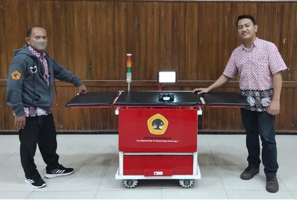 Robot hasil karya mahasiswa Untag untuk membantu petugas kesehatan tangani Covid-19.