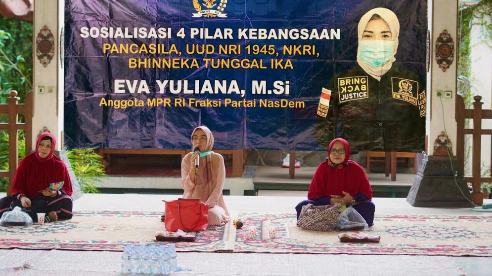 Eva Yuliana anggota MPR-RI saat sosialisasi empat konsensus kebangsaan di Dapil Solo.