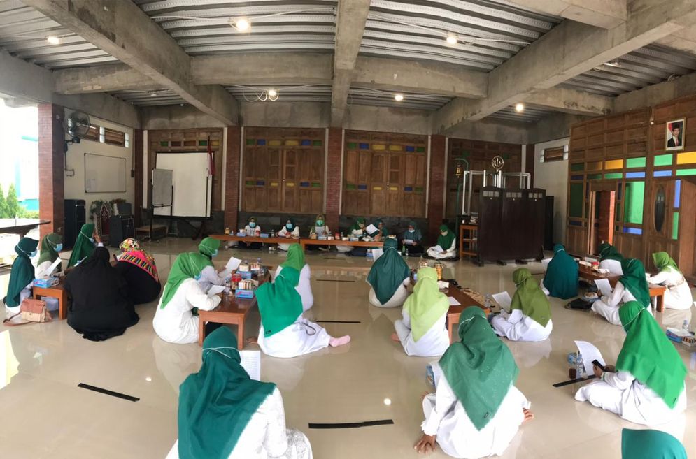 Istighosah yang digelar di Ponpen Al Muayyad Windan Kartasura Sukoharjo oleh Jaringan Pengasuh Pesantren Putri Sukoharjo