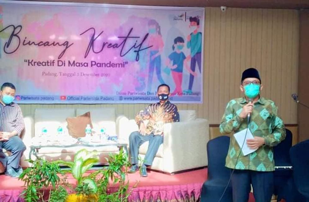 Plt Wali Kota Padang Hendri Septa dalam kegiatan Bincang Kreatif dengan tema "Kreatif di Masa Pandemi" di Hotel Axana Padang, Kamis siang (3/12/2020) kemarin. Foto: ist