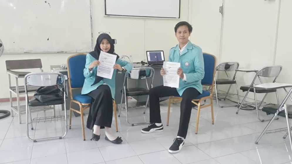 Davena Salsabila dan Muhammad Lukman Ramadinata, mahasiswa Prodi Sejarah UNS