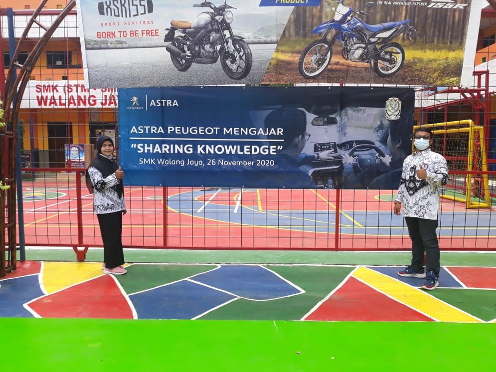 Tim Peugeot mengajar untuk membantu untuk berbagi ilmu kepada masyarakat.