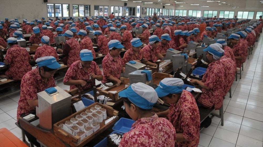 Pabrik Rokok Kretek Tangan