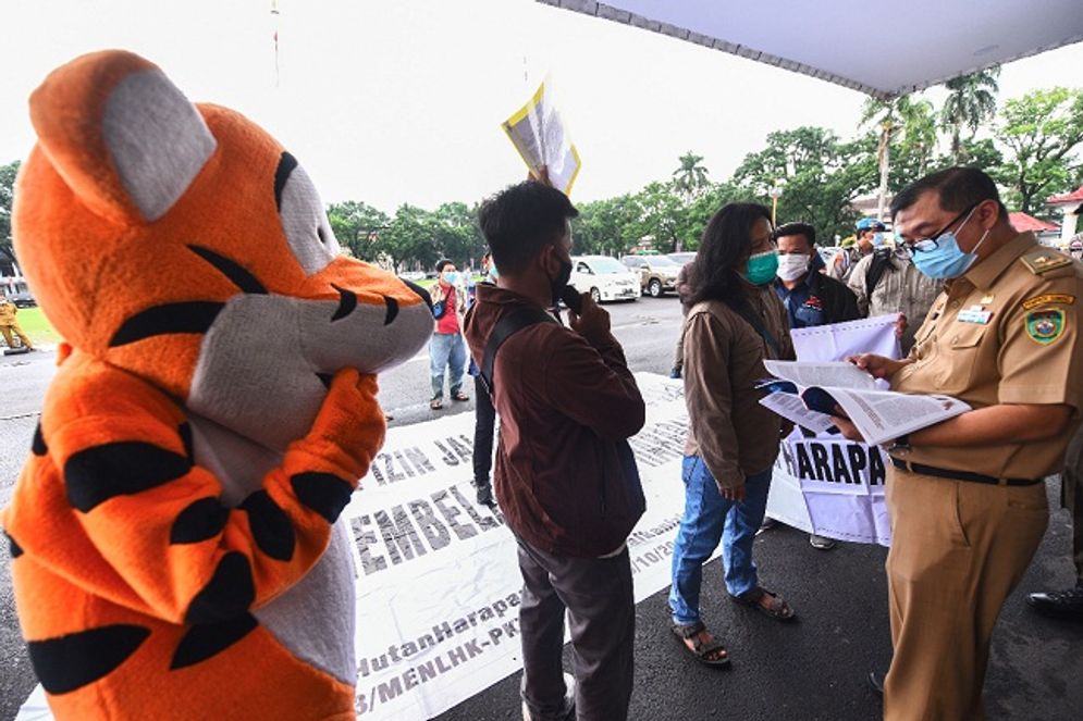 Pengunjukrasa mendatangi Pemprov Sumsel