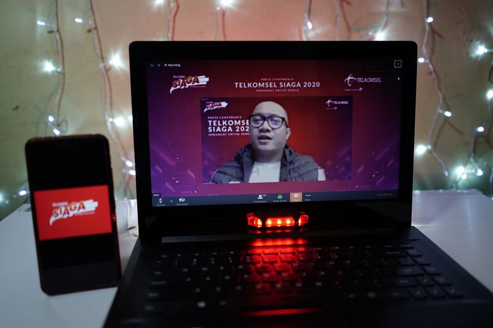 Direktur Utama Telkomsel Setyanto Hantoro saat memaparkan optimalisasi kesiapan jaringan dengan beragam program dan layanan digital di acara press conference Semangat untuk Semua secara virtual di Jakarta, 