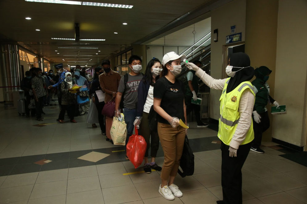 Cek kesehatan di Hang Nadim