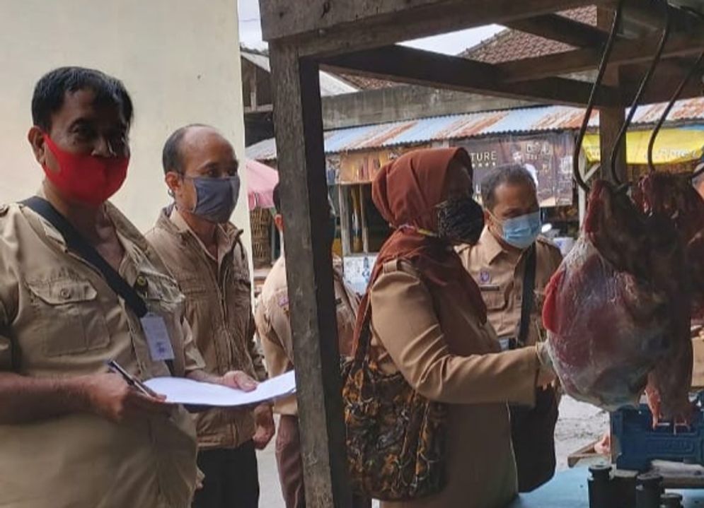 Pemantauan sembako di pasar tradisional menjelang Natal Tahum Baru