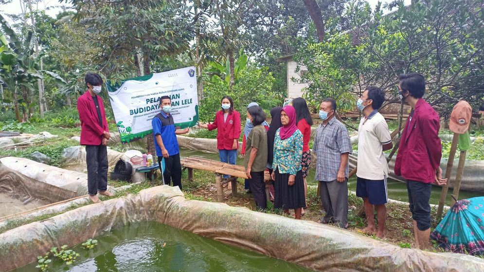 Pendampingan mahasiswa Unisri Surakarta untuk warga desa Gondang Manis Jumapolo Karanganyar