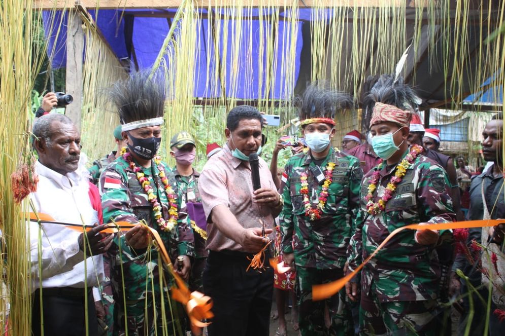 Penyerahan dan peresmian gereja GKI Immanuel Bremoro di Kampung Kudu Distrik Arso Timur Kabupaten Keerom, Jayapura  