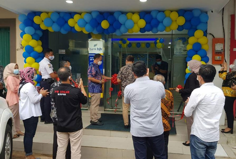 bank bjb membuka unit kantor kas anyar.