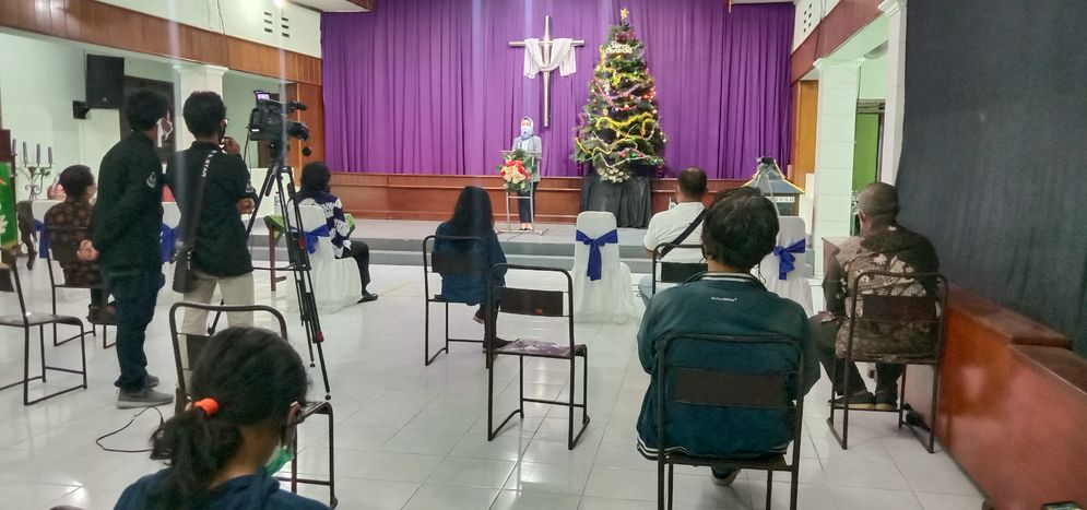 Eva Yuliana anggota DPR-RI saat berkunjung ke GKJ Danukusuman Solo