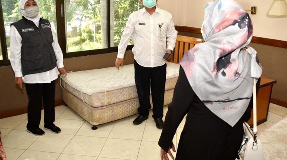 Gubernur Jatim Khofifah Indar Parawansa saat mengunjungi RS Darurat Lapangan Indrapura,