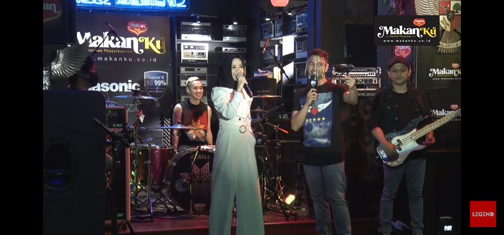 Aksi NisaKu saat mengisi acara Tribute To Dewa19
