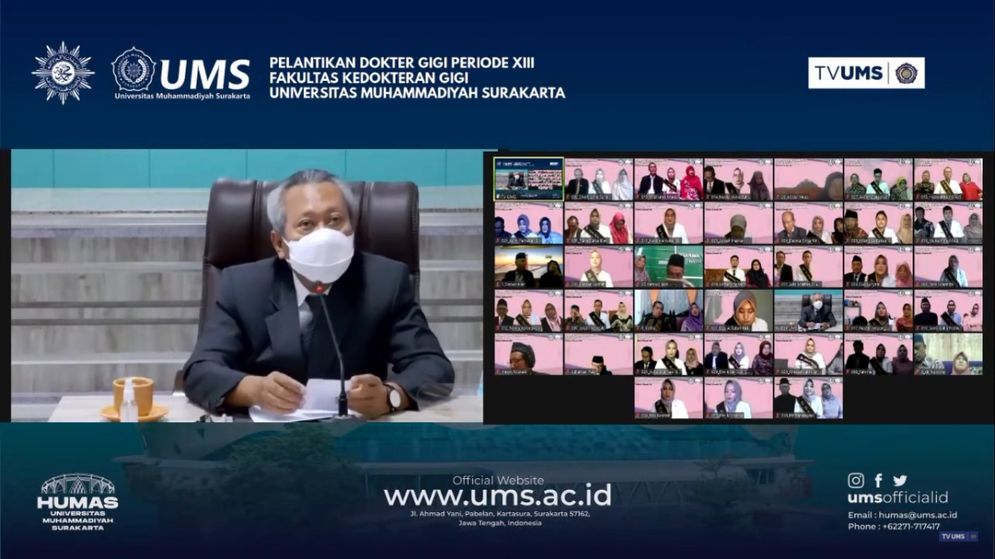 Rektor UMS saat melantik dokter gigi secara virtual
