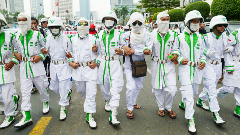 Anggota FPI saat mendemo Basuki Tjahaja Purnama di Jakarta pada 10 November 2014. Foto: AFP/ADEK BERRY