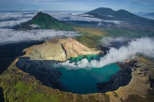 <p>Gunung Ijen yang masuk ke wilayah Kabupaten Banyuwangi dan Bondowoso di Jawa Timur. / Pegipegi.com</p>
