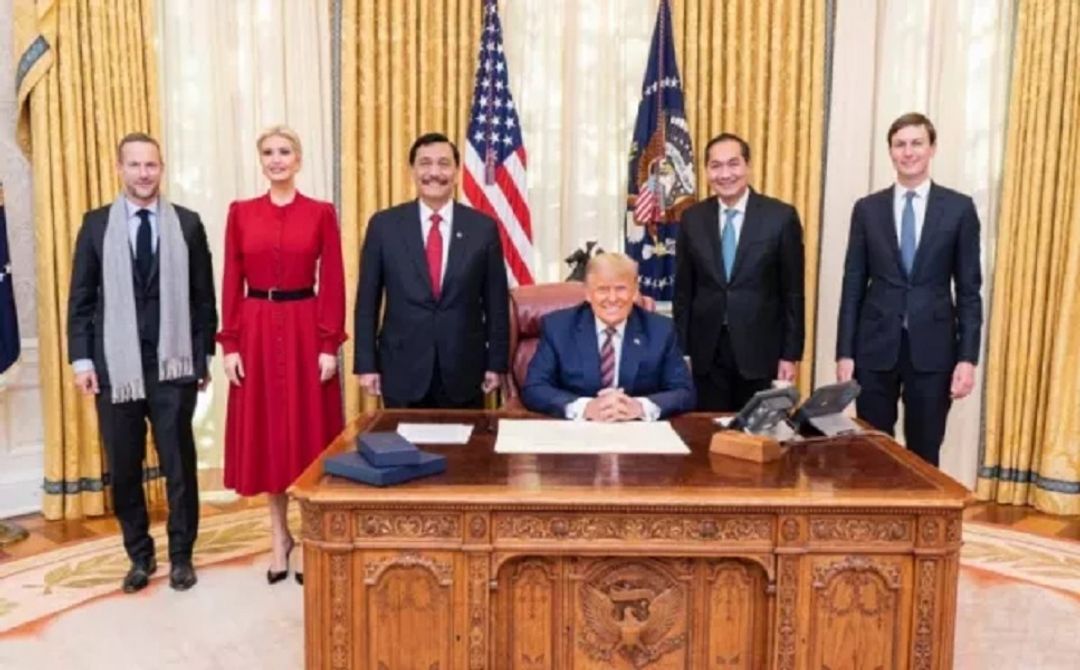 <p>Muhammad Lutfi dengan Donald Trump dan Luhut Pajaitan / Dok. Kemenko Maritim</p>
