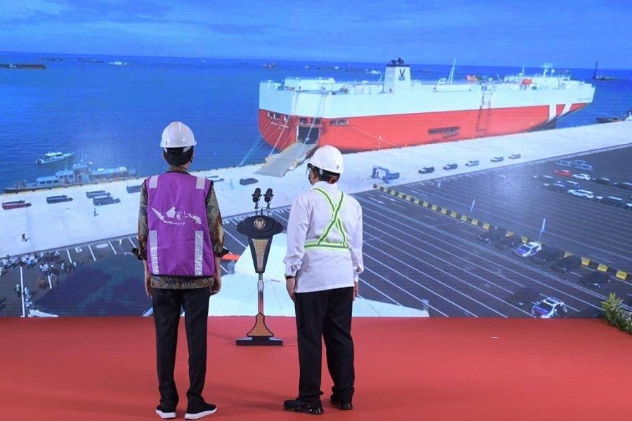 <p>Presiden Joko Widodo menyaksikan secara virtual ekspor perdana di Pelabuhan Patimban, Subang, Jawa Barat / Facebook @jokowi</p>
