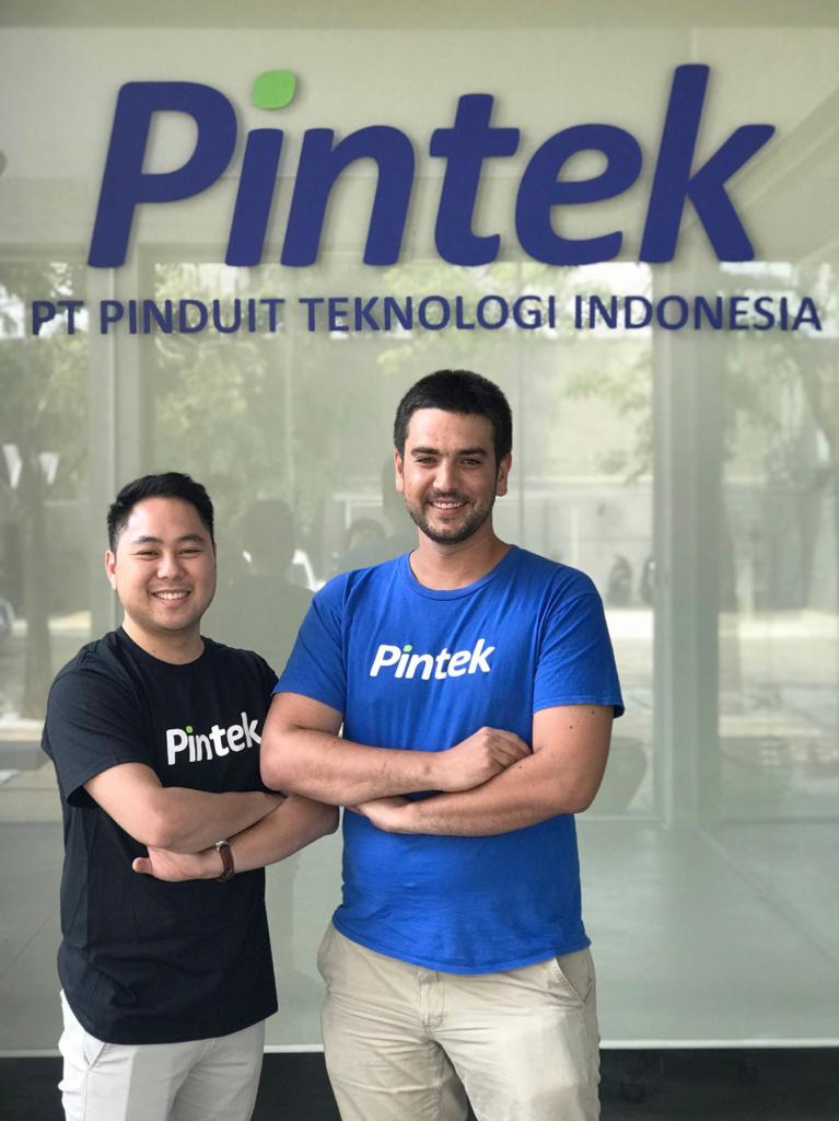 <p>Direktur Utama dan Co-founder Pintek Tommy Yuwono (kiri) bersama Co-founder Pintek, Ioann Fainsilber / Dok. Pintek</p>
