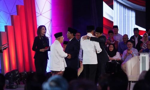 <p>Joko Widodo-Maruf Amin dan Prabowo Subianto-Sandiaga Uno saat debat kandidat Capres-Cawapres 2019 / Facebook @SandiSUno</p>