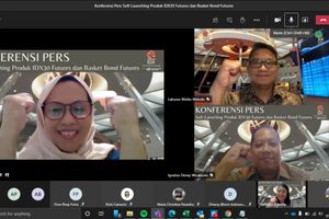 <p>Direktur Perdagangan dan Pengaturan Anggota Bursa BEI Laksono Widodo (atas kanan), Kepala Divisi Inkubasi Bisnis BEI Irmawati Amran (kiri), Divisi Pengembangan Bisnis BEI Ignatius Denny Wicaksono (kanan bawah) dalam acara peluncuran<br />
Indeks IDX30 dan Government Basket Bond Futures / Sumber: Istimewa. </p>
