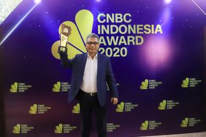 <p>Direktur Utama PT Bank Rakyat Indonesia (Persero) Tbk Sunarso kembali meraih penghargaan sebagai The Best CEO in Banking Transformation.<br />
Apresiasi yang diberikan dalam ajang CNBC Indonesia Award 2020 ini menilai ia telah berhasil melakukan transformasi di BRI, khususnya dalam pemberdayaan usaha mikro, kecil dan menengah (UMKM) / BRI</p>