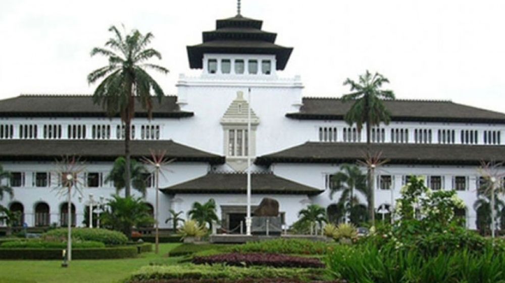 <p>Gedung Sate/humas.bandung.go.id</p>